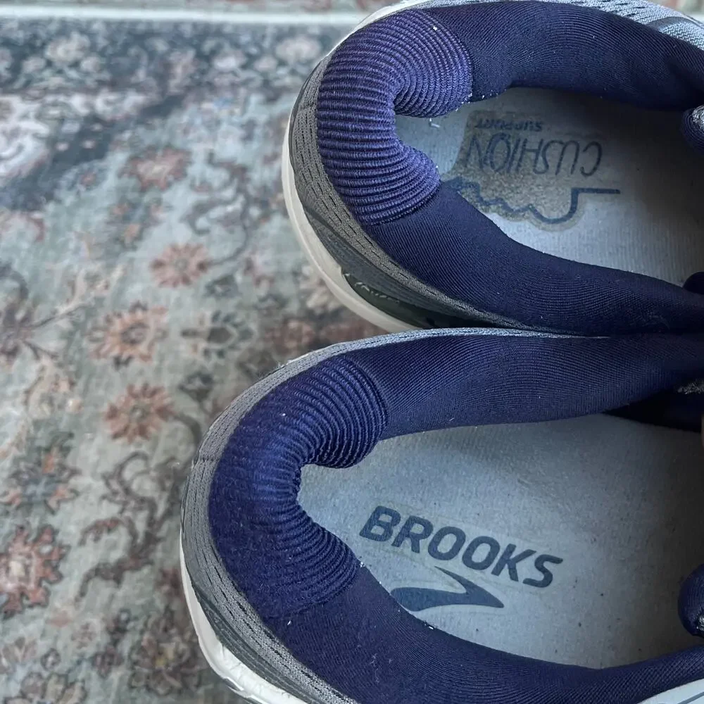 Brooks Beast 20 / Mens Size 12 / Gray Navy Peacoat Running Shoes 1103271D491